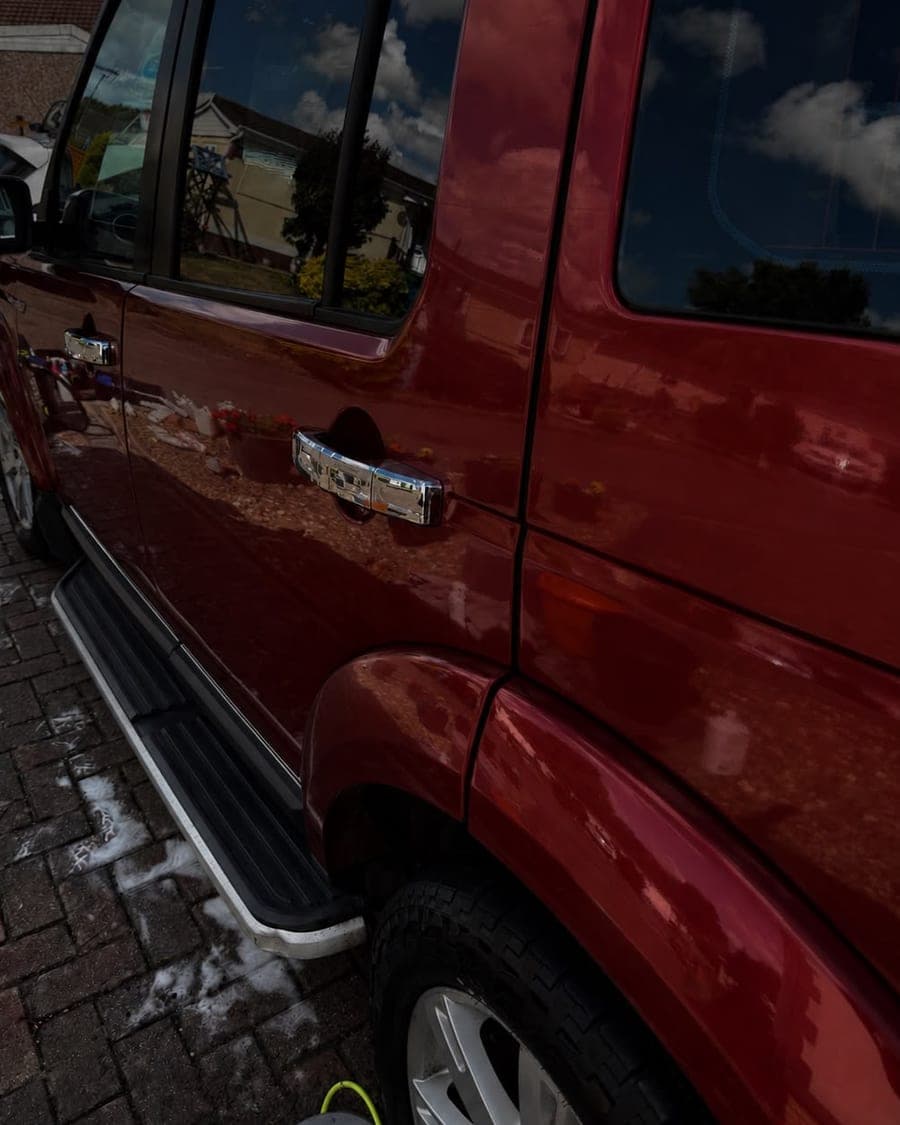 Glossy, reflective red Land Rover Discovery paintwork after valeting